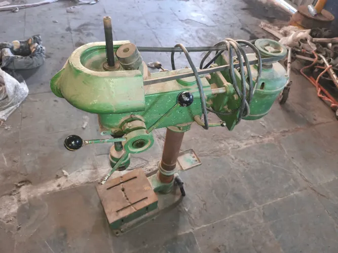 Furadeira de bancada industrial 