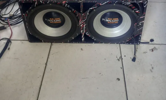 Chama no som , toca bonito, tá instalado no meu carro quem interessa vai ver tocando.