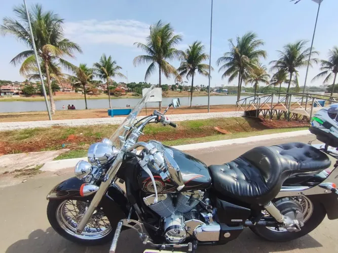 SHADOW 750