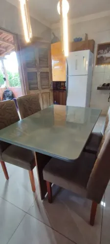 Mesa tapa de vidro com 4 cadeiras semi nova