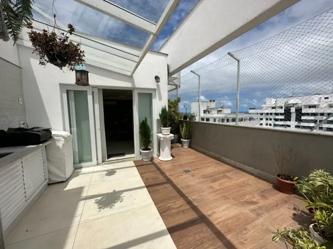 Cobertura duplex para venda tem 155m² com 3 quartos sendo 1 suíte e 3 vagas cobertas