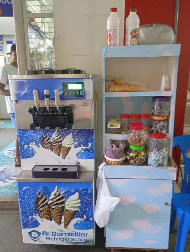 Máquina de sorvete conservada