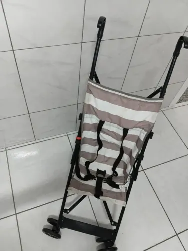 Carrinho de bebê para passeio