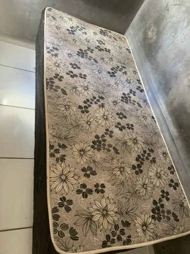 Cama de solteiro 