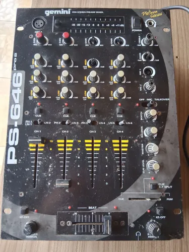 Mixer gemini para restaurar ou retirada de peças está ligando, falta alguns botões 