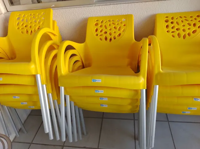 Cadeiras Plásticas