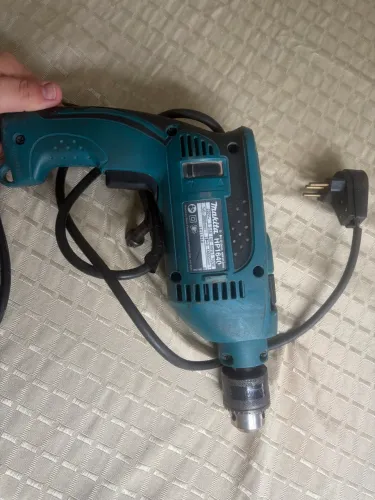 Vendo furadeira makita 