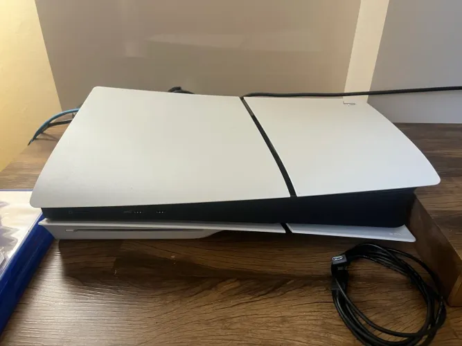 PS5 Mídia física/digital 1 TB, 1 controle e 2 jogos.