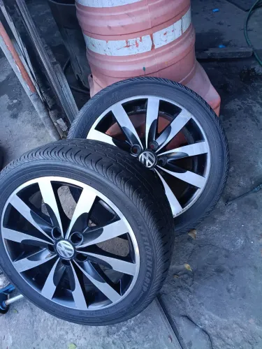 Rodas de liga leve com pneus aro 17" 5x112 