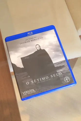Blu-ray O sétimo selo Ingmar Bergman<br><br>Em perfeito estado.<br><br>Opção de legenda em PTBR