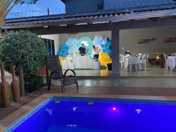 Casa mobiliada com piscina para hospedagem curta temporada