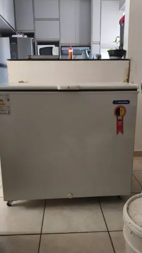 Vendo freezer horizontal 293 litros novo