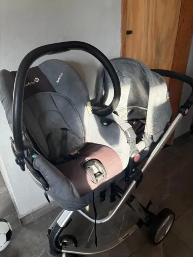 Carrinho de bebê + bebê conforto