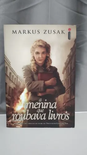 Livro A Menina que Roubava Livros - Markus Zusak - Intrínseca