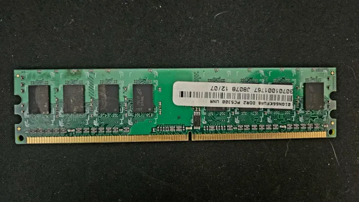 2 Memórias RAM 1GB (cada) DDR2 667MHz (01GN66KFUAB)