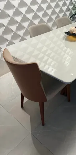 Vendo par de cadeiras com encosto em couro e assento em tecido!