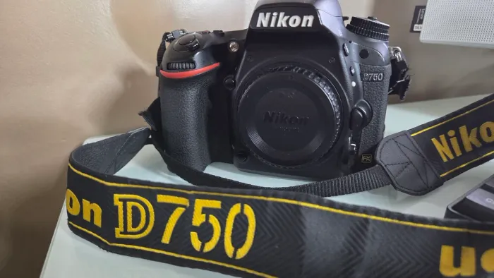 Nikon D75O Camera Digital DSLR Full Frame