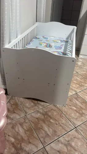 Vendo um berço com colchão