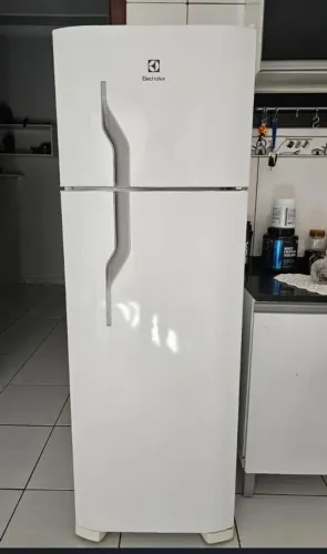 Vendo geladeira 260L