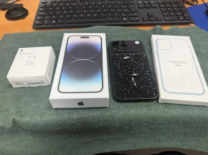 iphone 14 pro max 128gb NOVO!!! Com Carregador Original para Tomada e duas capinha.
