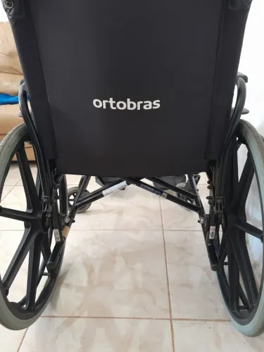 Cadeira de rodas Ortobras KE aço 44 cm (até 120 kg) preta