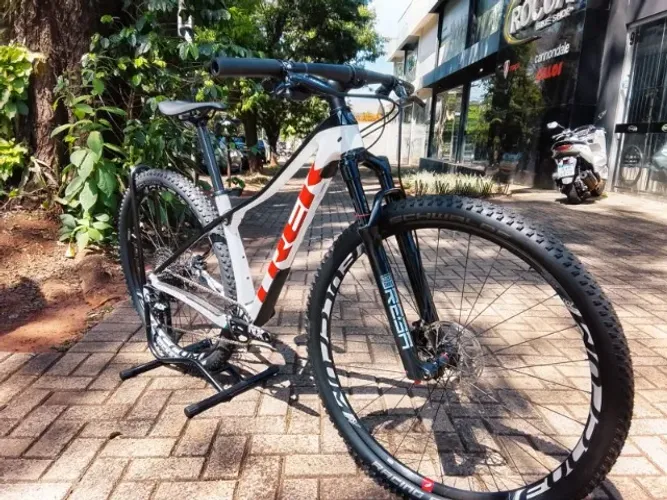TREK PROCALIBER 9.7 CARBON | SRAM NX 12V | ROCKSHOX REBA RL | TAM. 15 e 21