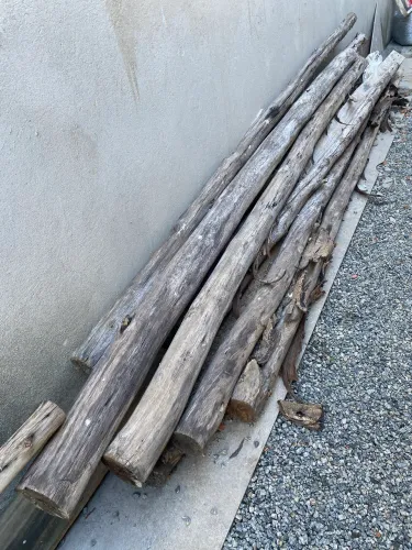 Escoras de Madeira para Obra - Resistentes e Prontas para Uso