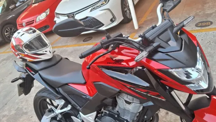Moto impecável. Menor KM