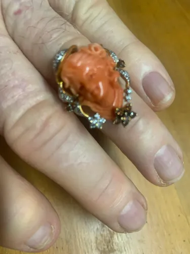 Anel ouro coral e brilhantes