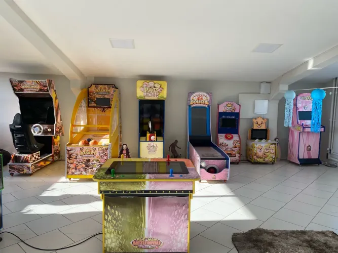 Pacote com 8 jogos eletrônicos buffet