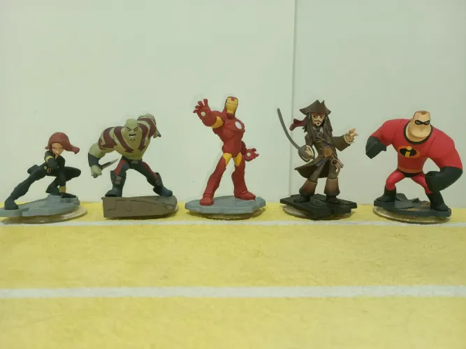 Bonecos colecionáveis Disney Infinity. 6 colecionáveis. Marvel, Pixar e Piratas do Caribe