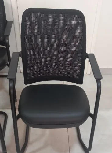 Cadeiras para escritório super conservadas. São 7 cadeiras. Cada cadeira 300,00.