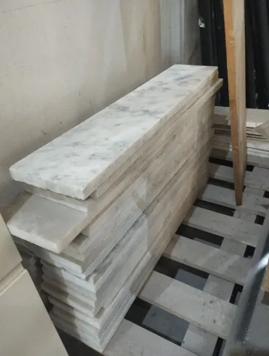 Soleiras mármore branco rajado 70 a 74x14