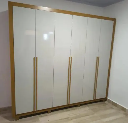 Lindo guarda roupa casal em promoção 