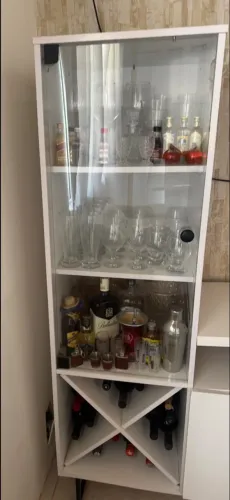 Vendo rack com cristaleira