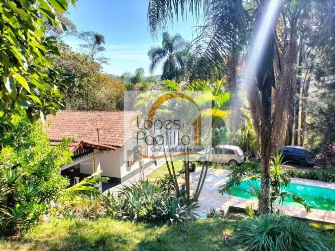 Desfrute de momentos únicos com sua família em um refúgio privado e aconchegante!
