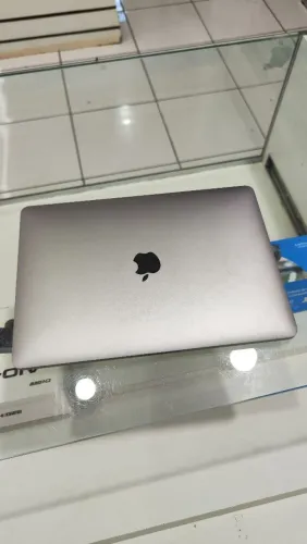 MacBook pro 2017 8gb SSD 1tb 