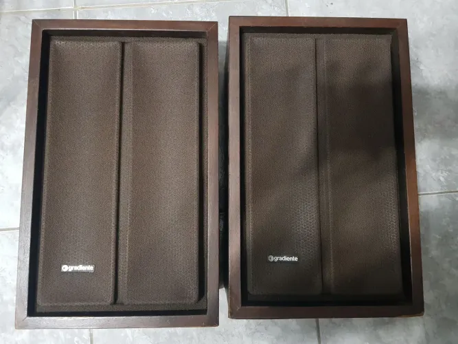 Par de Caixas Acústicas Gradiente master 33 em bom estado funcionando perfeitamente.