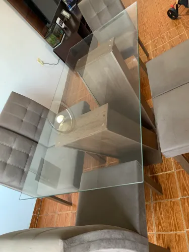 Mesa de Jantar de Madeira com Tampo de Vidro - 6 Lugares