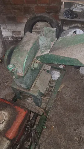 Forrageira com grade e motor yanmar b75