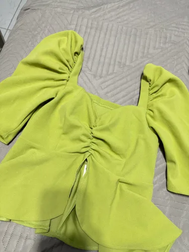 Blusa Peplum Verde Lima Manga Princesa com Decote Quadrado e Franzido