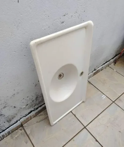 Pia de banheiro! Medida 80cm..
