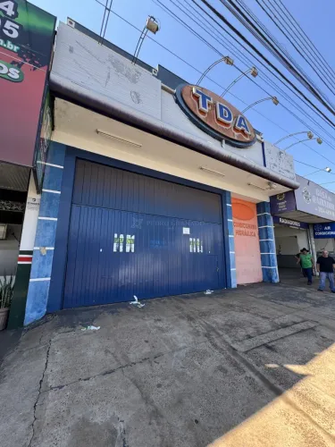 Excelente salão comercial localizado na Avenida Morangueira, em Maringá, uma das principai