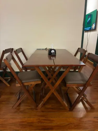 Jogo de Mesa e Cadeira Imbuia com Estofado Marrom