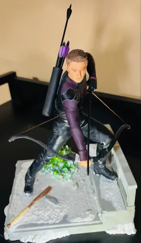 Estátua Gavião Arqueiro - Iron Studios 1/10 