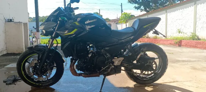 Vendo moto z650 kawasaki raridade só com 16mil km