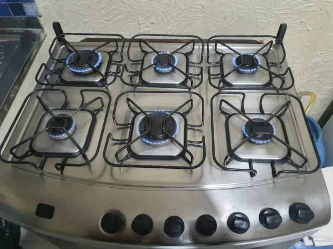 Fogão 6 bocas (defeito na grade do forno)