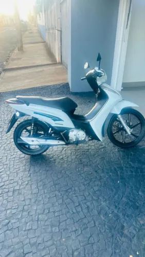 Honda Biz 125, freio a disco e partida, particular.