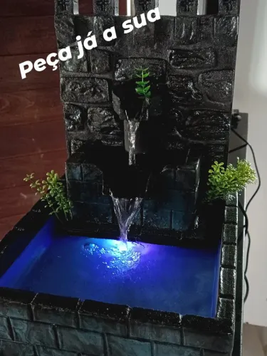 Fontes de água decorativas feitas em pedra.