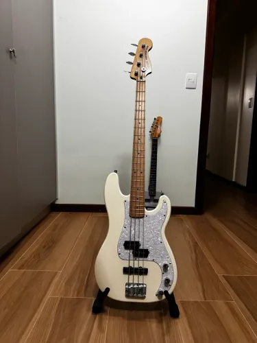 Baixo Squier Precision Branco